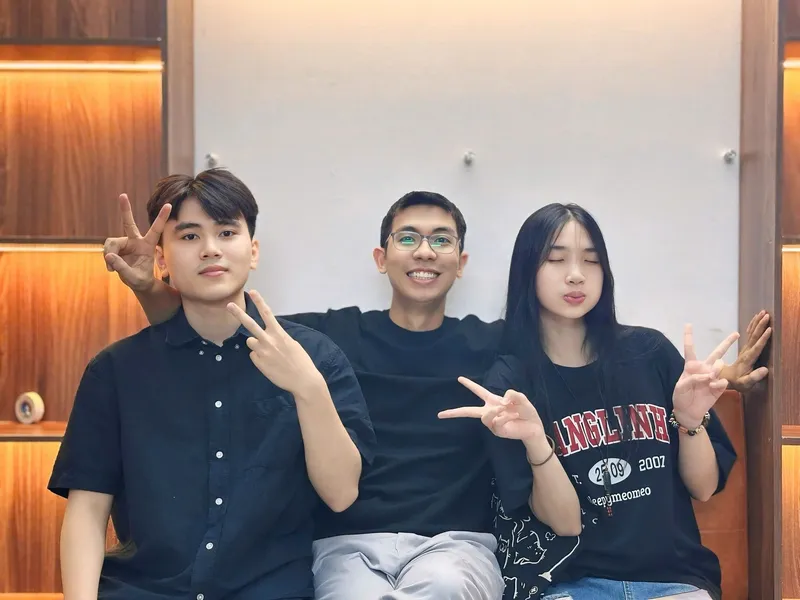 Thầy Thái Trần và học viên